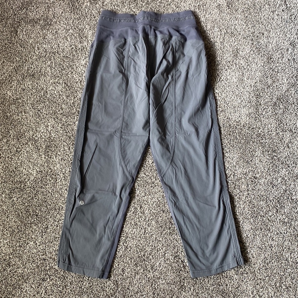 Lululemon dance studio crop size 6 - Picture 5 of 10